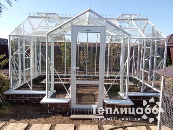 Теплица botanik T с мини-тамбуром под стекло (14 м²)