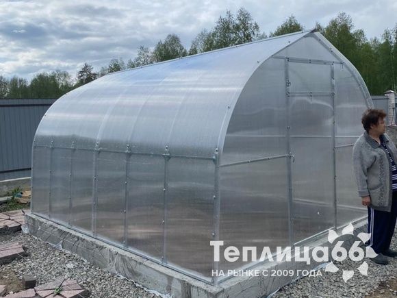 Теплица Рада Росинка Люкс из поликарбоната шириной 3 метра (шаг 0,65 м)